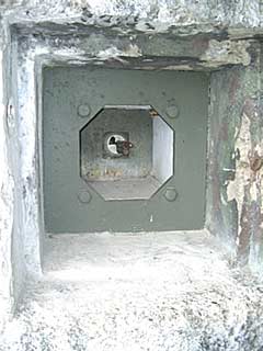 bunker-b-35-04.jpg (13860 bytes)